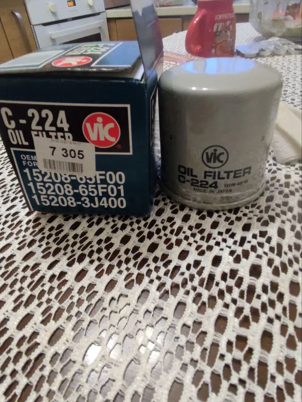 Фильтр VIC C-224 и его коробка с номерами Nissan 15208-65F00, 15208-65F01 и 15208-3J400